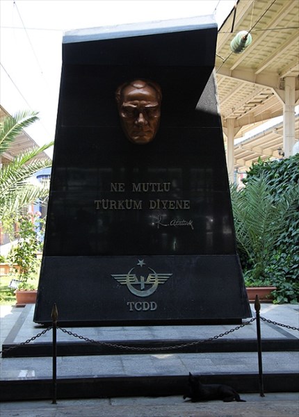 275-Памятник Ататюрку